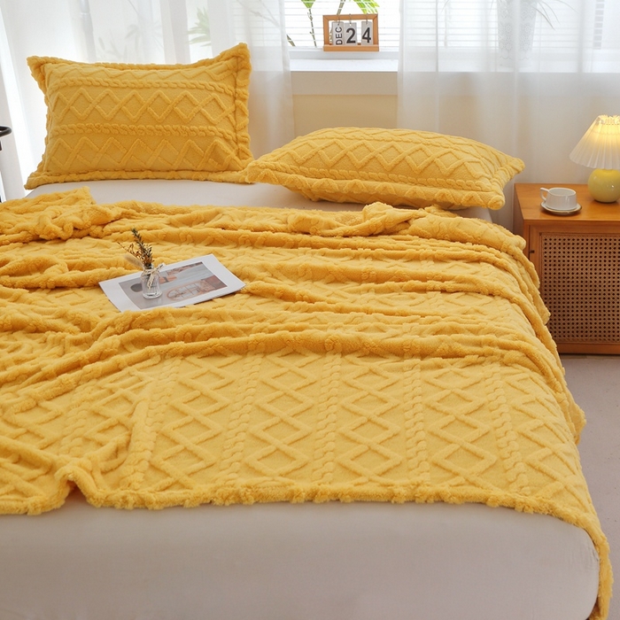 91家纺网 家纺一手货源 找家纺 芸锦豪 2024新款塔芙绒毛毯多功能毯-双面塔夫绒卷边 塔夫绒-姜黄