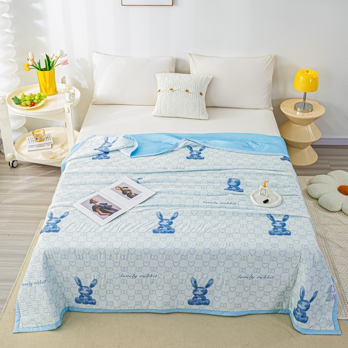 91家纺网 家纺一手货源 找家纺 博弈 2024新款凉感丝抗菌夏被 流氓兔-蓝