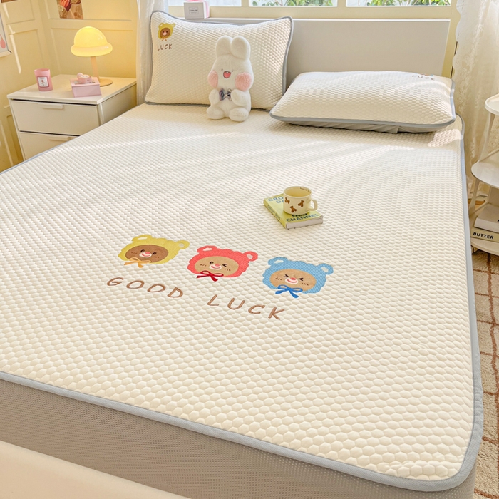 91家纺网 家纺一手货源 找家纺 慕尚家纺 2025新款冻冻席刺绣系列 冻冻席可爱一家人