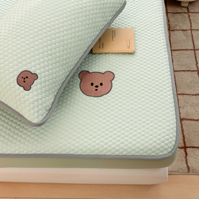 91家纺网 家纺一手货源 找家纺 慕尚家纺 2025新款冻冻席刺绣系列 凉冻冻席小熊绿