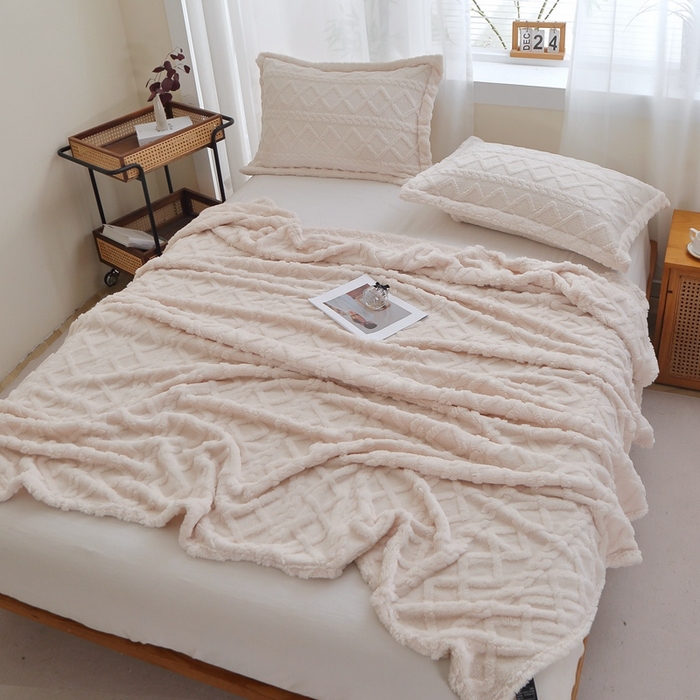 91家纺网 家纺一手货源 找家纺 芸锦豪 2024新款塔芙绒毛毯多功能毯-双面塔夫绒卷边 塔夫绒-米杏色