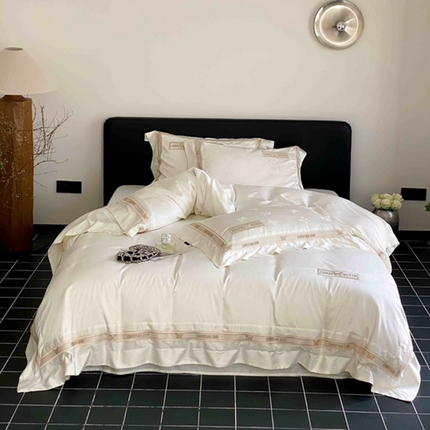 91家纺网 家纺一手货源 找家纺 馨蕊 2024新款春夏60S轻奢刺绣天丝棉四件套-蔷薇 蔷薇-月光白