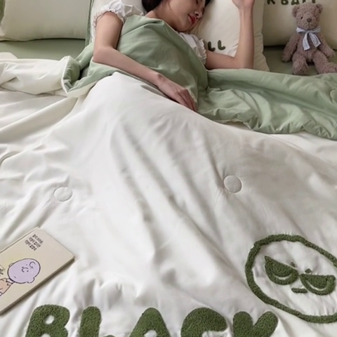 91家纺网 家纺一手货源 找家纺 眠帛家居 2024新款水洗棉毛巾绣夏被四件套精灵系列A类风格二 精灵果绿