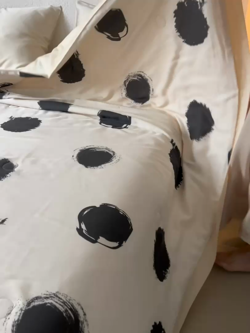 91家纺网 家纺一手货源 找家纺 安莱生活 2024新款莱赛尔天丝50支宽边工艺款单夏被被子被芯 天丝夏被-时尚元素