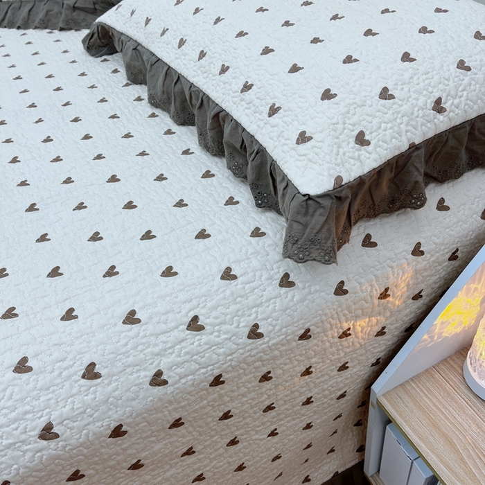 91家纺网 家纺一手货源 找家纺 暖居 2024新款砂洗棉花被套全棉床盖四件套绗缝夹棉纯棉床盖三件套 爱心卡