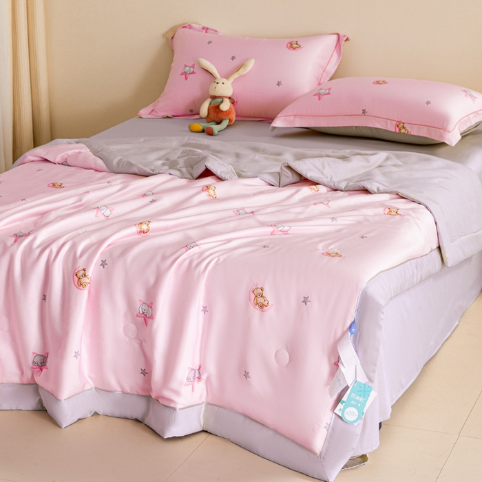 91家纺网 家纺一手货源 找家纺 2024新A类40S天丝莫代尔夏被四件套竹纤维凉感空调被卡通儿童夏凉被被子被芯星星点灯 粉