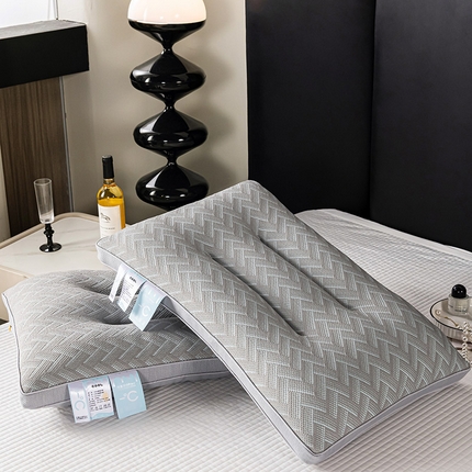 91家纺网 家纺一手货源 找家纺 梦叶草 2024新款无荧光商务黑曼巴风凉感丝舒适枕芯护颈枕头 黑曼巴风-水波纹护颈枕48*74cm/只