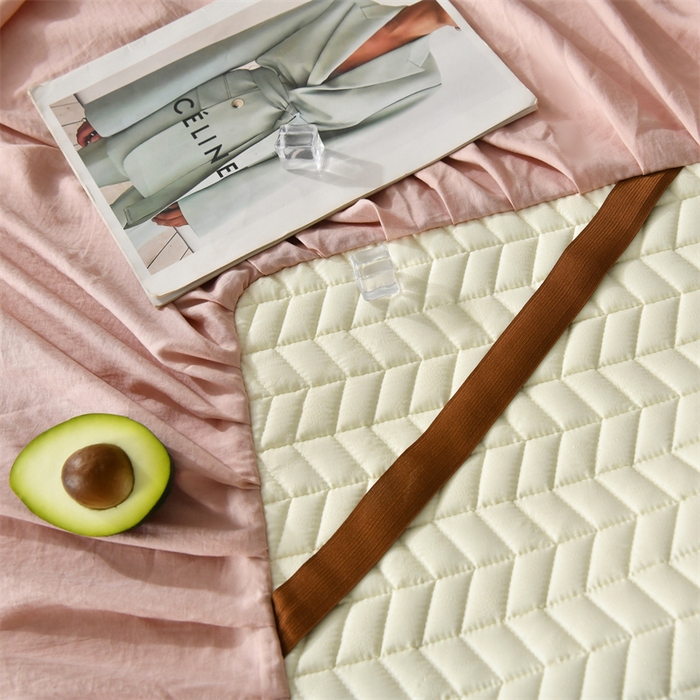 91家纺网 家纺一手货源 找家纺 鑫钰 2024新款10mm加厚天丝乳胶凉席床裙款 床裙款-少女粉