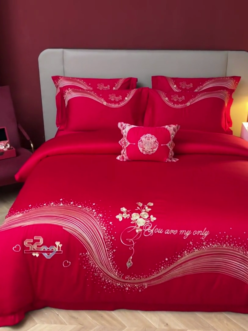 91家纺网 家纺一手货源 找家纺 晶缦家纺 2024纯棉全棉60支贡缎长绒棉刺绣花婚庆四件套--绣花贴边床单款 心心相印