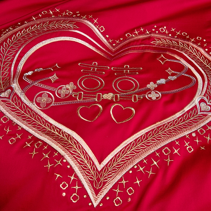 91家纺网 家纺一手货源 找家纺 晶缦家纺 2024纯棉全棉60支贡缎长绒棉刺绣花婚庆四件套--普通贴边床单款 千禧爱恋