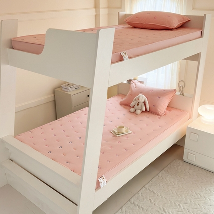 91家纺网 家纺一手货源 找家纺 尊康家纺（原磊科） 2024新款全棉色织夹棉上下铺大豆床笠-爱心笑脸系列 爱心笑脸-粉