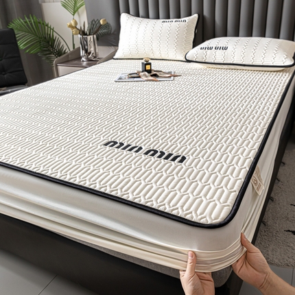 91家纺网 家纺一手货源 找家纺 （总）鑫钰 2024新款mimi款原棉A类抗菌大豆夹棉床笠床垫保护套罩子床盖