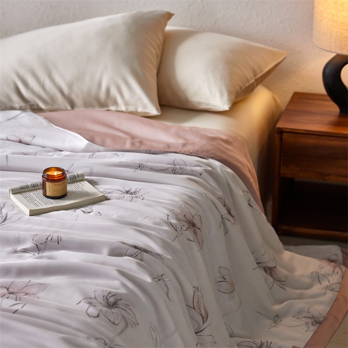 91家纺网 家纺一手货源 找家纺 安莱生活 2024新款莱赛尔天丝50支宽边工艺款单夏被被子被芯 天丝夏被-枝叶诗韵