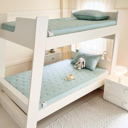 91家纺网 家纺一手货源 找家纺 尊康家纺（原磊科） 2024新款全棉色织夹棉上下铺大豆床笠-爱心笑脸系列 爱心笑脸-绿