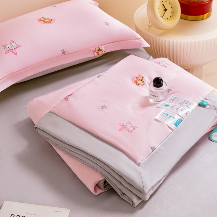 91家纺网 家纺一手货源 找家纺 2024新A类40S天丝莫代尔夏被四件套竹纤维凉感空调被卡通儿童夏凉被被子被芯星星点灯 粉