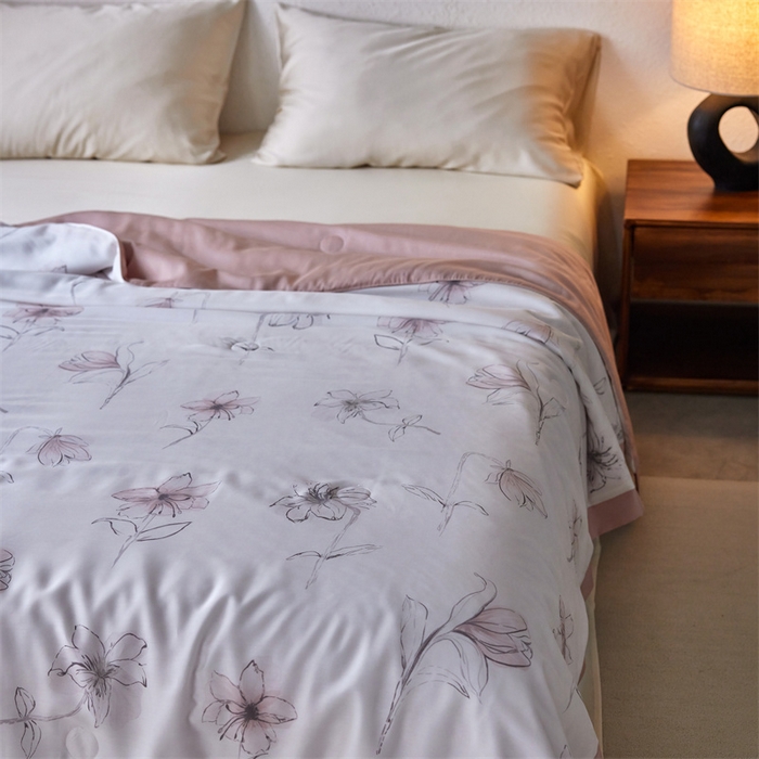 91家纺网 家纺一手货源 找家纺 安莱生活 2024新款莱赛尔天丝50支宽边工艺款单夏被被子被芯 天丝夏被-枝叶诗韵