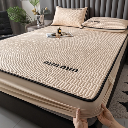 91家纺网 家纺一手货源 找家纺 （总）鑫钰 2024新款mimi款原棉A类抗菌大豆夹棉床笠床垫保护套罩子床盖