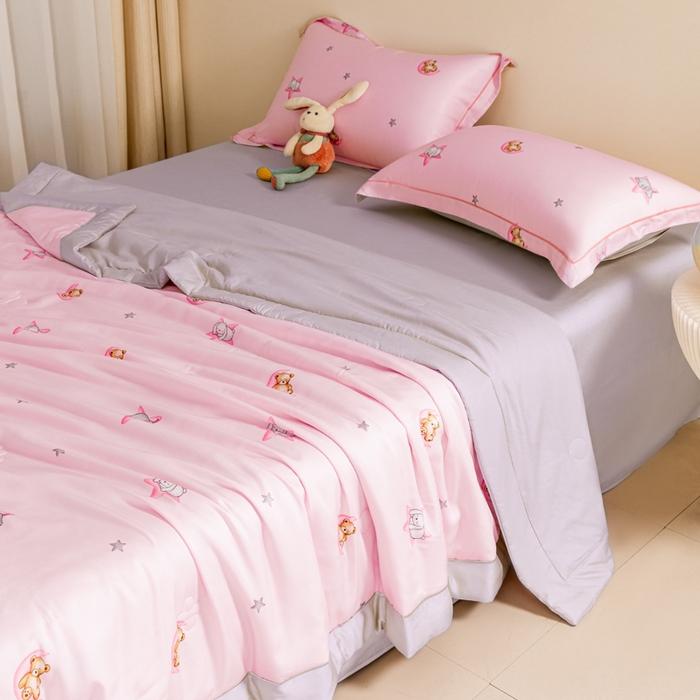 91家纺网 家纺一手货源 找家纺 2024新A类40S天丝莫代尔夏被四件套竹纤维凉感空调被卡通儿童夏凉被被子被芯星星点灯 粉