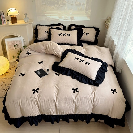 91家纺网 家纺一手货源 找家纺 富米莱（原臻工厂） 2024新款法式毛巾绣花边水洗棉四件套 赫本奶茶