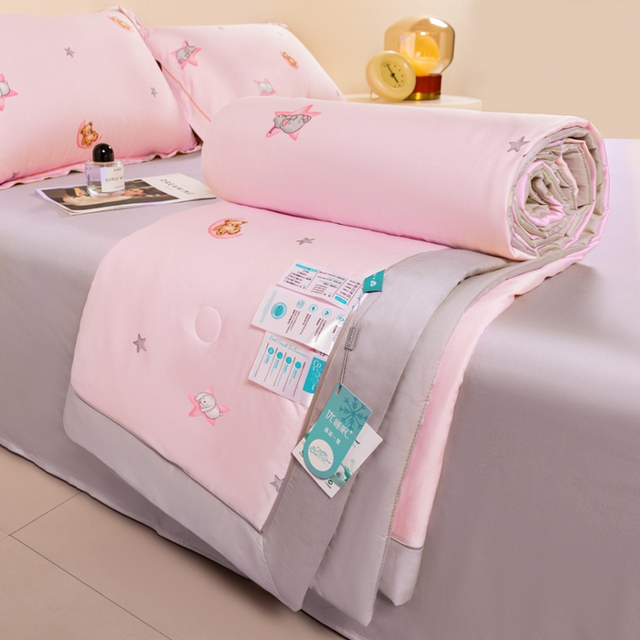 91家纺网 家纺一手货源 找家纺 2024新A类40S天丝莫代尔夏被四件套竹纤维凉感空调被卡通儿童夏凉被被子被芯星星点灯 粉