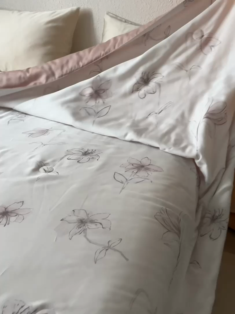 91家纺网 家纺一手货源 找家纺 安莱生活 2024新款莱赛尔天丝50支宽边工艺款单夏被被子被芯 天丝夏被-枝叶诗韵