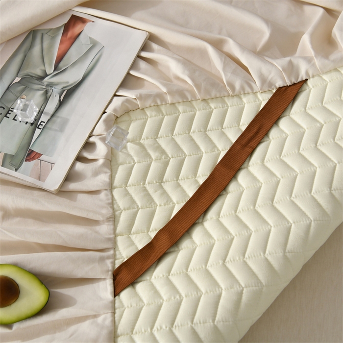 91家纺网 家纺一手货源 找家纺 鑫钰 2024新款10mm加厚天丝乳胶凉席床裙款 床裙款-香槟金