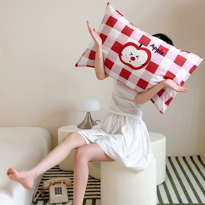 91家纺网 家纺一手货源 找家纺 昔可 2024新款大版数码印花单枕套 红格苹果