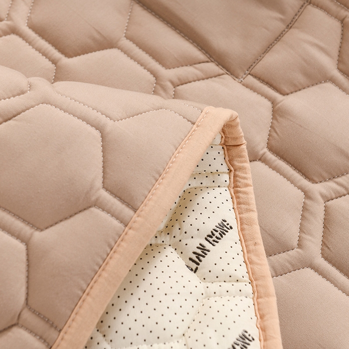 91家纺网 家纺一手货源 找家纺 恋绒家纺 2025新款全棉夹棉床头罩 浅驼色