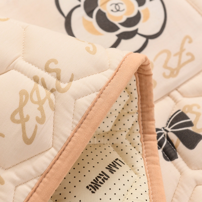 91家纺网 家纺一手货源 找家纺 恋绒家纺 2025新款全棉夹棉床头罩 莱卡时尚