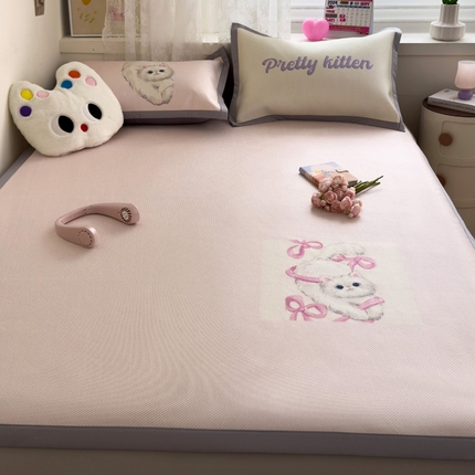 91家纺网 家纺一手货源 找家纺 山茶 2024新款凉感舒适亲肤冰丝藤席 冰藤席-粉布偶