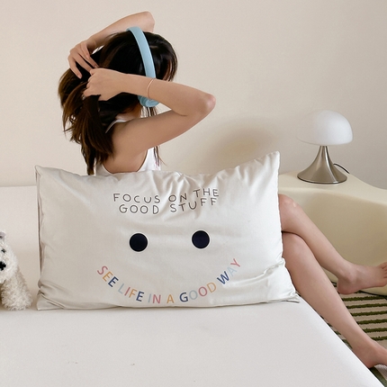 91家纺网 家纺一手货源 找家纺 昔可 2024新款大版数码印花单枕套 字母笑脸