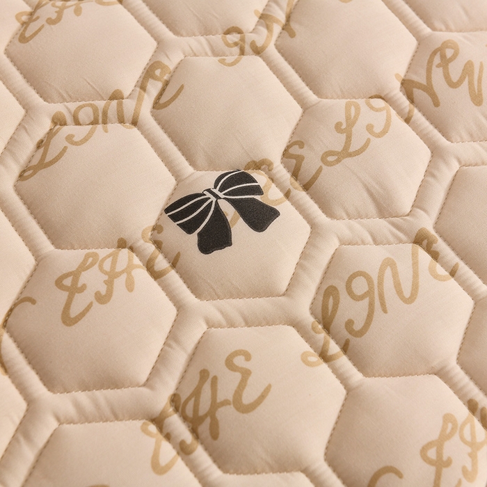 91家纺网 家纺一手货源 找家纺 恋绒家纺 2025新款全棉夹棉床头罩 莱卡时尚