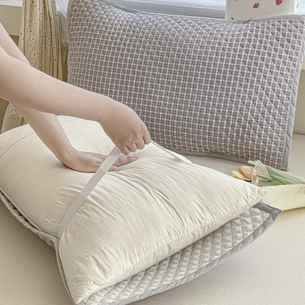 91家纺网 家纺一手货源 找家纺 （总）爱港 2024全棉水洗色织绗缝绑带枕巾加厚夹棉隔脏防滑枕巾80*50cm