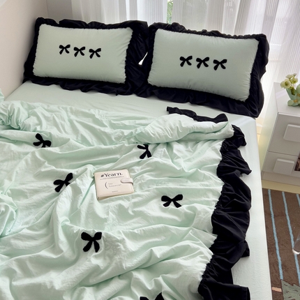 91家纺网 家纺一手货源 找家纺 富米莱（原臻工厂） 2024新款法式毛巾绣花边水洗夏被四件套 夏被赫本-奶绿