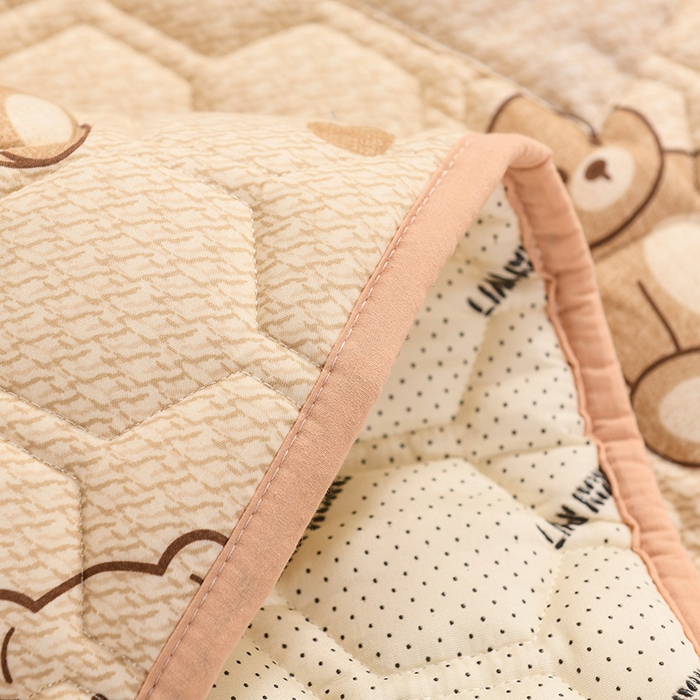 91家纺网 家纺一手货源 找家纺 恋绒家纺 2025新款全棉夹棉床头罩 快乐熊仔