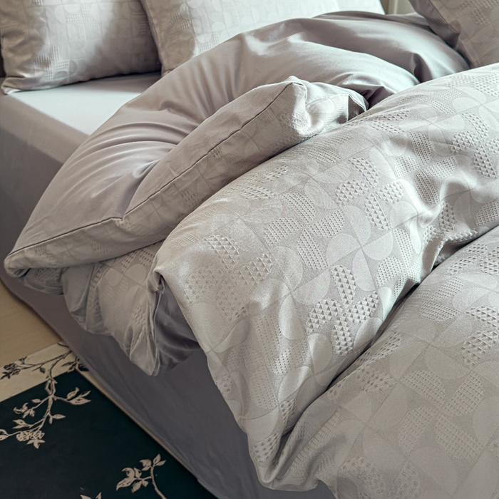 91家纺网 家纺一手货源 找家纺 金丝鸟家纺 2024新款棉水洗棉纯色提花四件套 风车 灰