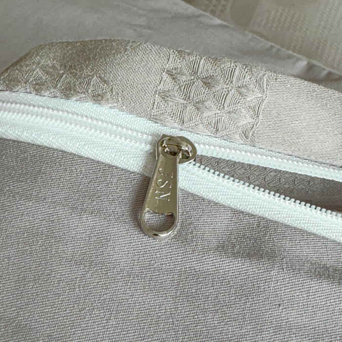 91家纺网 家纺一手货源 找家纺 金丝鸟家纺 2024新款棉水洗棉纯色提花四件套 风车 灰