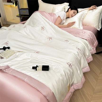 91家纺网 家纺一手货源 找家纺 （总）满羽家纺 2024热款冰丝绸冰豆豆被夏被四件套凉感空调被（踩棉工艺）