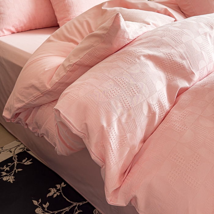 91家纺网 家纺一手货源 找家纺 金丝鸟家纺 2024新款棉水洗棉纯色提花四件套 风车 粉