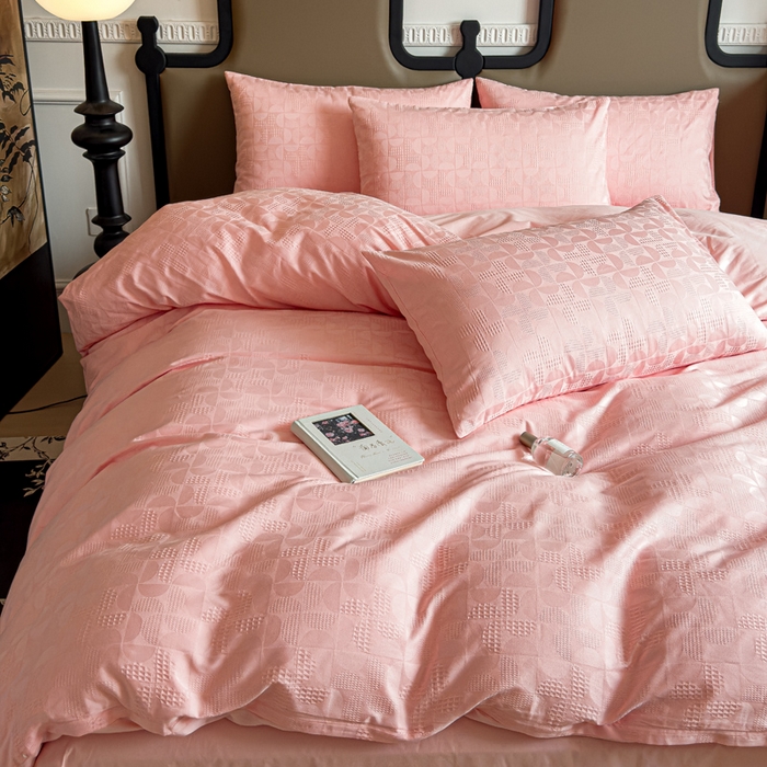 91家纺网 家纺一手货源 找家纺 金丝鸟家纺 2024新款棉水洗棉纯色提花四件套 风车 粉