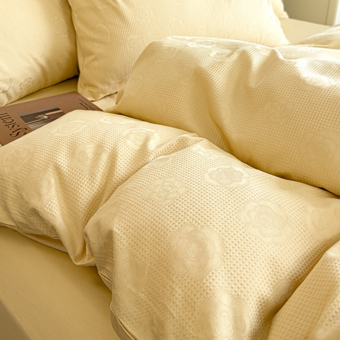 91家纺网 家纺一手货源 找家纺 金丝鸟家纺 2024新款棉水洗棉纯色提花四件套 山茶花 姜黄