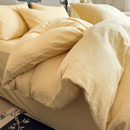 91家纺网 家纺一手货源 找家纺 金丝鸟家纺 2024新款棉水洗棉纯色提花四件套 山茶花 姜黄