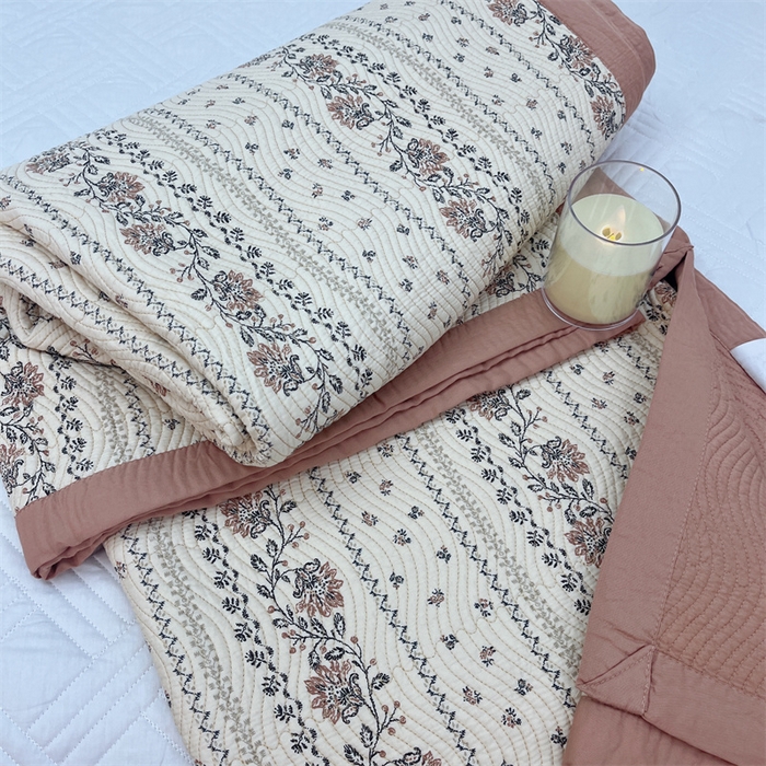 91家纺网 家纺一手货源 找家纺 暖居 2024新款双面天丝单件床盖 扶苏咖