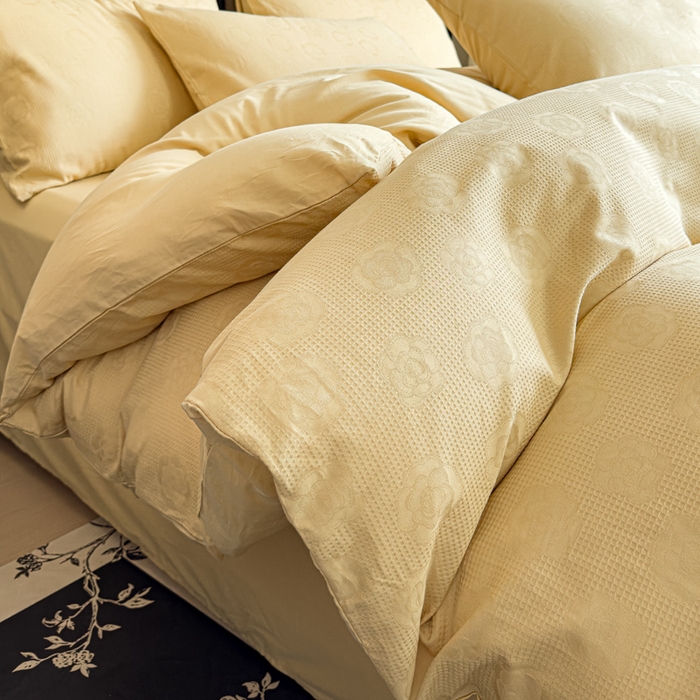 91家纺网 家纺一手货源 找家纺 金丝鸟家纺 2024新款棉水洗棉纯色提花四件套 山茶花 姜黄