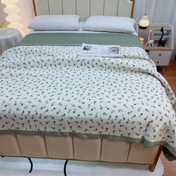 91家纺网 家纺一手货源 找家纺 暖居 2024新款双面天丝单件床盖 茶香绿