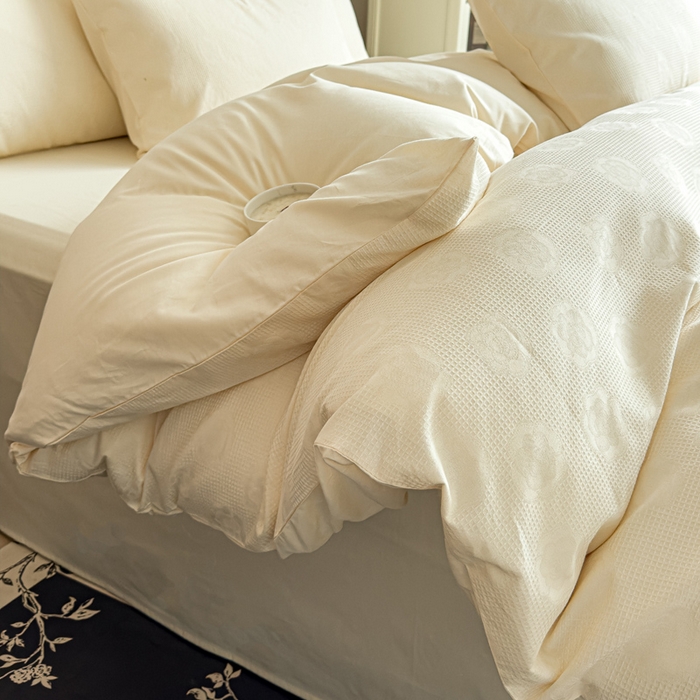 91家纺网 家纺一手货源 找家纺 金丝鸟家纺 2024新款棉水洗棉纯色提花四件套 山茶花 白