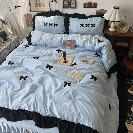 91家纺网 家纺一手货源 找家纺 原素 2024新款赫本系列法式花边水洗棉四件套 法式奶蓝