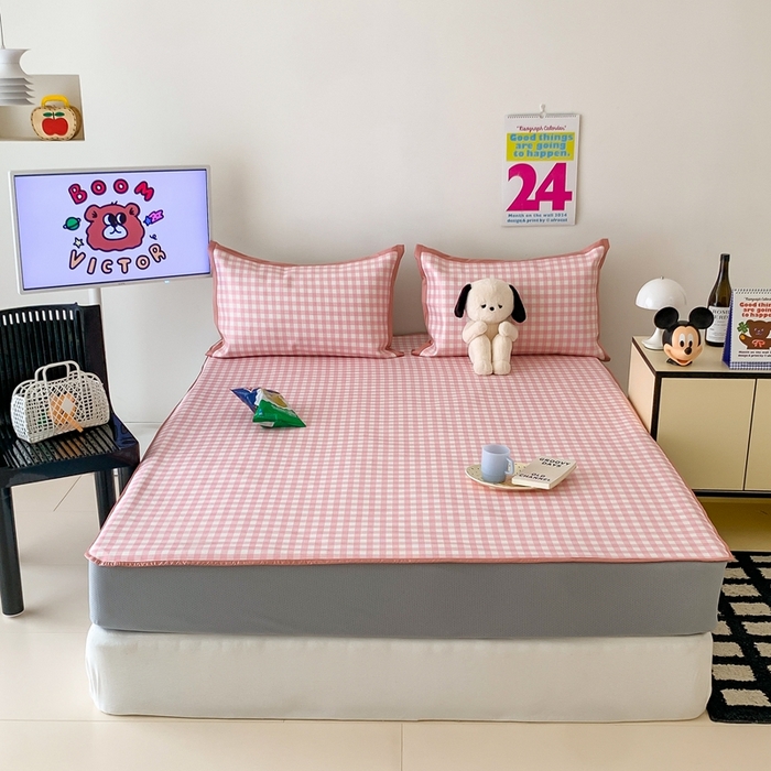 91家纺网 家纺一手货源 找家纺 昔可家纺 2024新款冰藤席床笠款--简约系列 格子粉