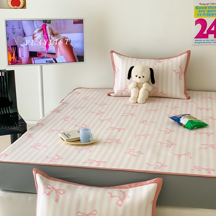 91家纺网 家纺一手货源 找家纺 昔可家纺 2024新款冰藤席床笠款--卡通系列 条纹丝带蝴蝶结