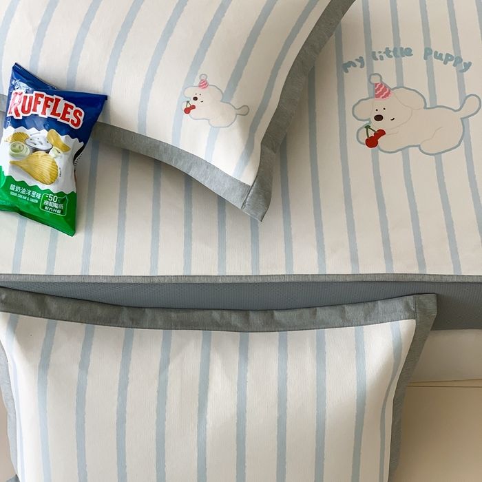 91家纺网 家纺一手货源 找家纺 昔可家纺 2024新款大版数码印花冰藤席床笠款 樱桃萌宠